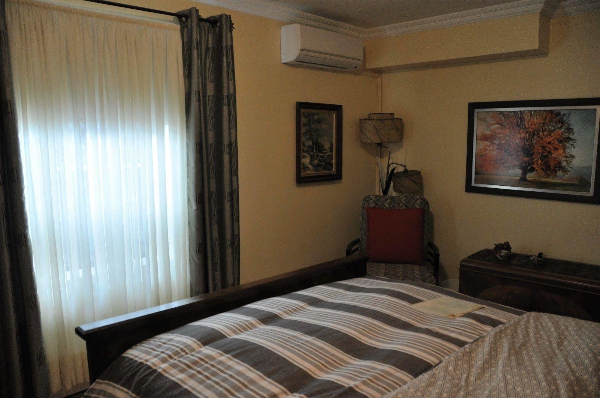 Maison Des Jardins B & B Bed & Breakfast Montreal